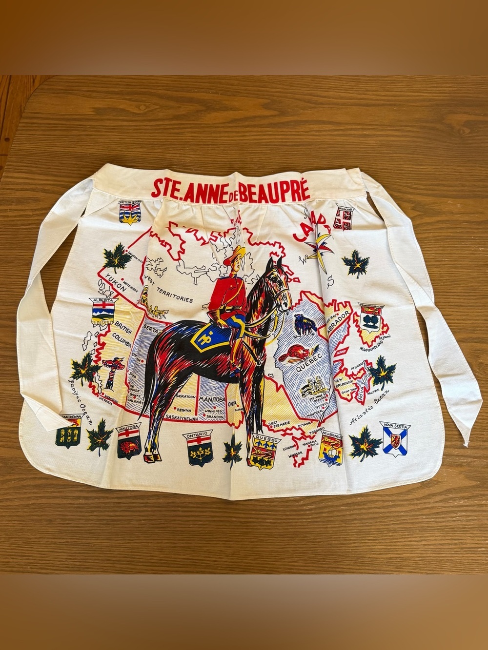 Vintage Canada Souvenir Apron antique